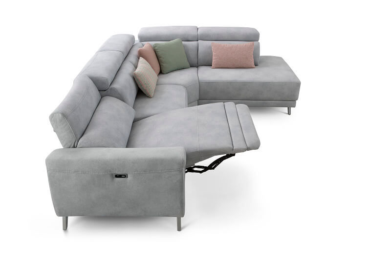 Sofa relax asientos motorizados, respaldos altos y cojín riñonero